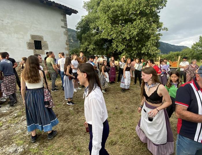 Arruazuko San Pedrora erromeria, festei hasiera emateko