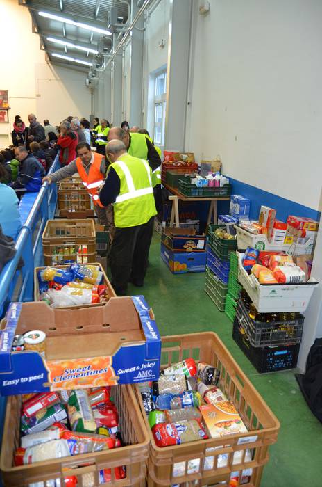Jakien Bankuak 243 familia elikatzen ditu