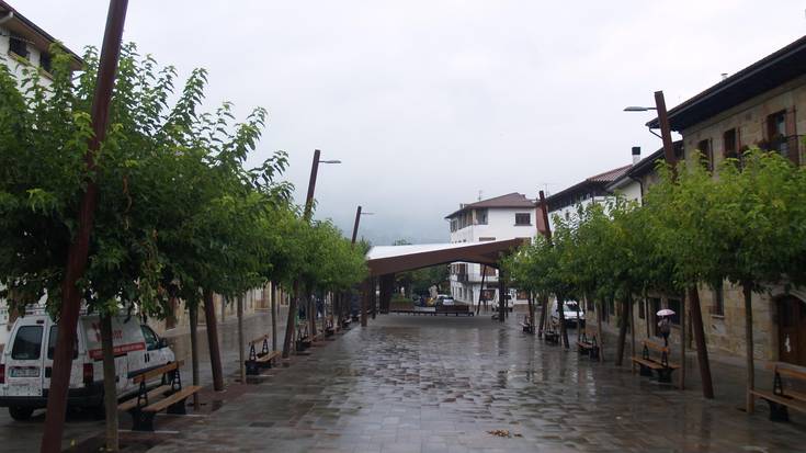 Lakuntzako etxeetako ur kontagailuak aldatzen hasiak dira