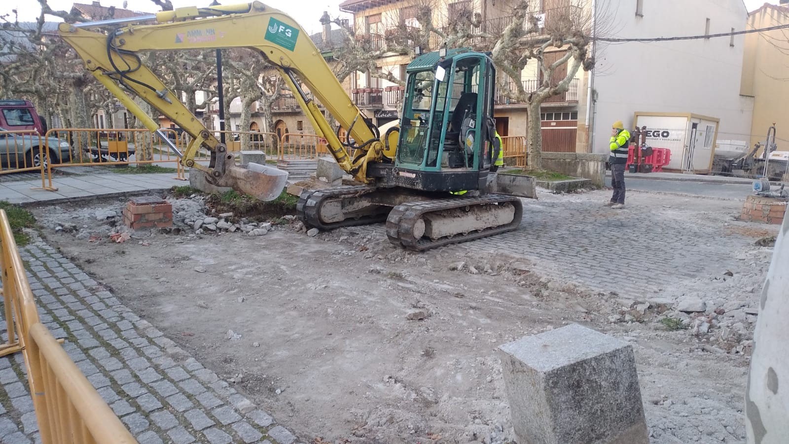 Hasi dira plaza irisgarriago bihurtzeko lanak