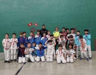 Sutegiko txapelak, banatuta