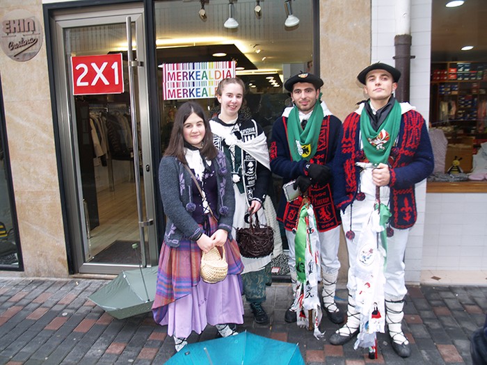 Kintoz bete dira kaleak - 12