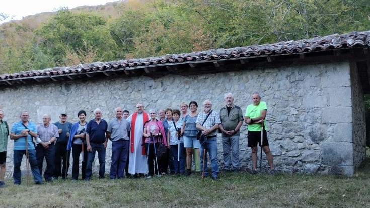 San Bizente ermitako atea, atzera ere, zabaldu zen
