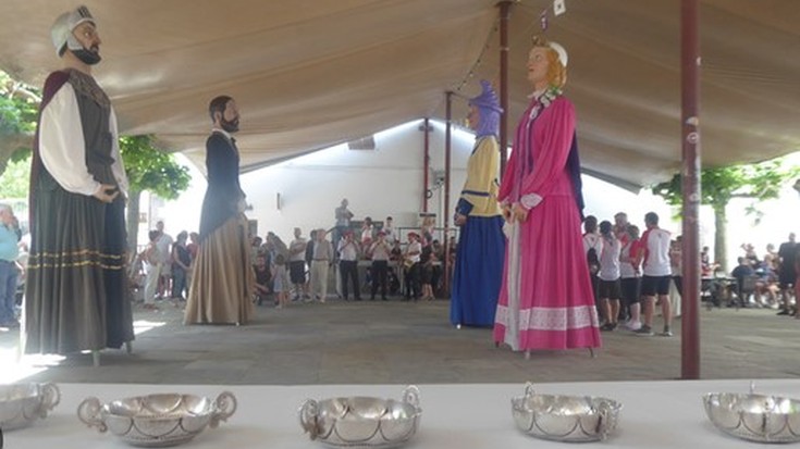 Lasterketak, topaketak, aurkezpenak, antzezlanak eta festak