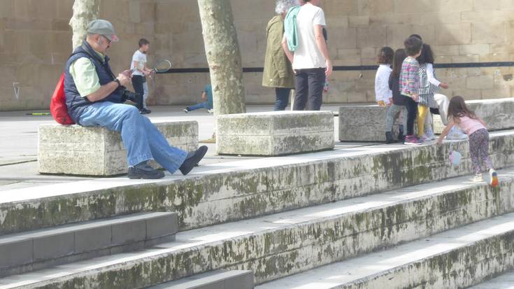 Bakardade ez hautatua kontatzeko gonbidapena