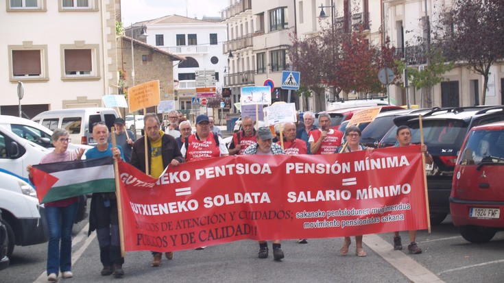 Pentsiodunen mugimenduak zaintza sistema eraldatzea eskatu du