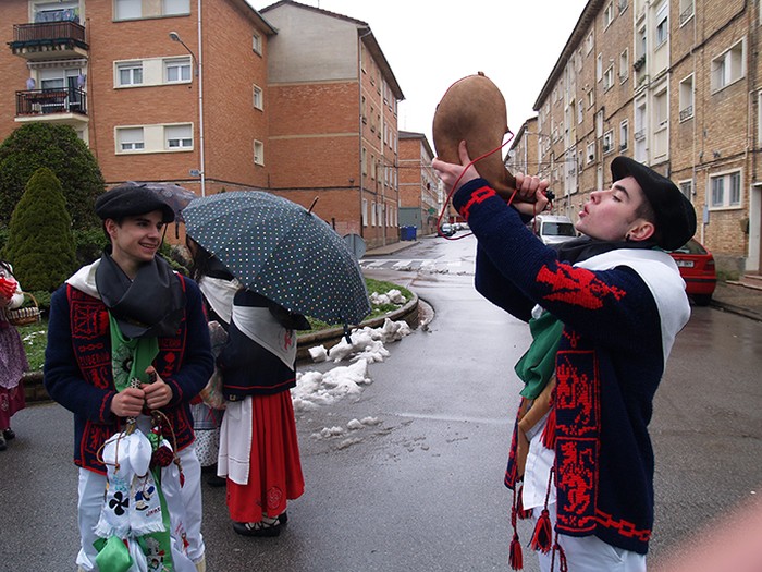 Kintoz bete dira kaleak - 40