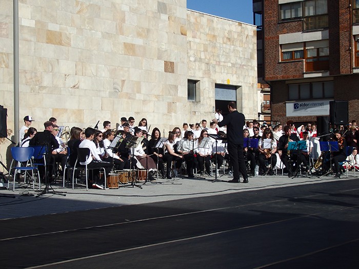 Musikaz Blai! txirula eta akordeoi kontzertua Altsasun