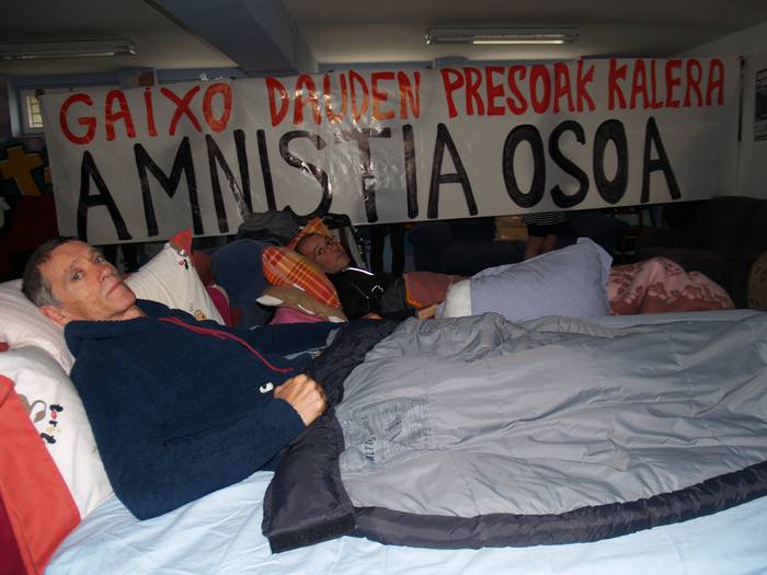 Preso gaixoak kalera! Amnistia osoa!