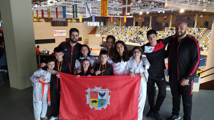Bargagain Taekwondo taldeak 5 domina ekarri zituen Aragoitik
