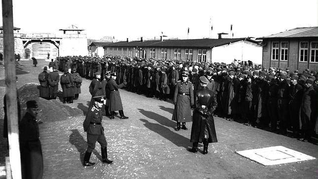 Jose Carreño Saez Mauthausen egondako deportatuaren argazkien eta postalen erakusketa