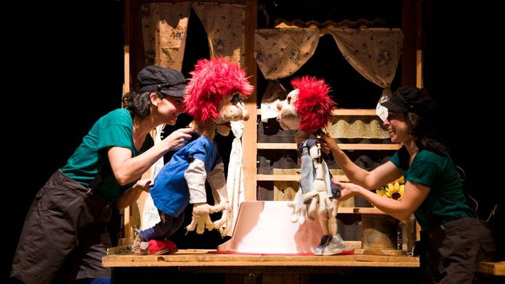 'Kontu kantari' txotxongilo ikuskizunaren emanaldia