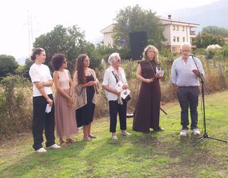 "Omenaldian herriko jende asko zegoen"