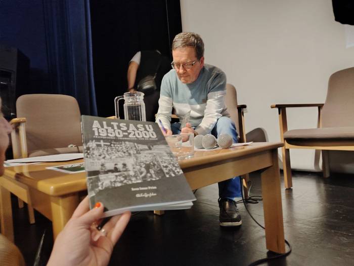 "Zaila da informazio dena liburu batean sartzea"