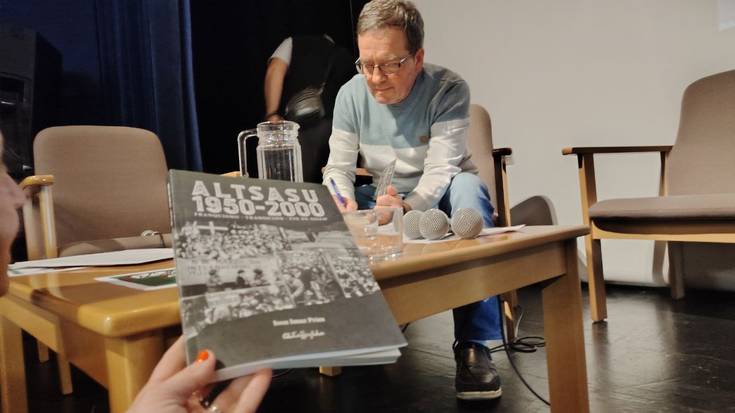 "Zaila da informazio dena liburu batean sartzea"