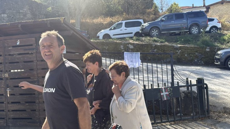 "Guk bakarrik ezin dugu Aizkora Eskola aurrera atera"