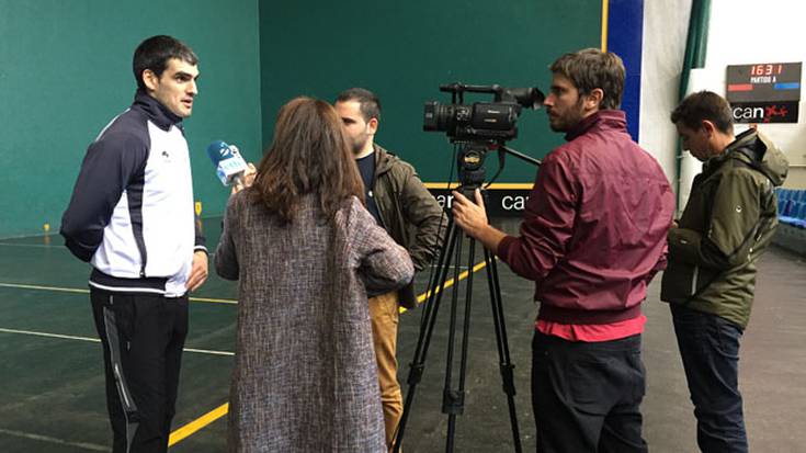 Joseba Ezkurdiak 2019ra arte berritu du Asperekin