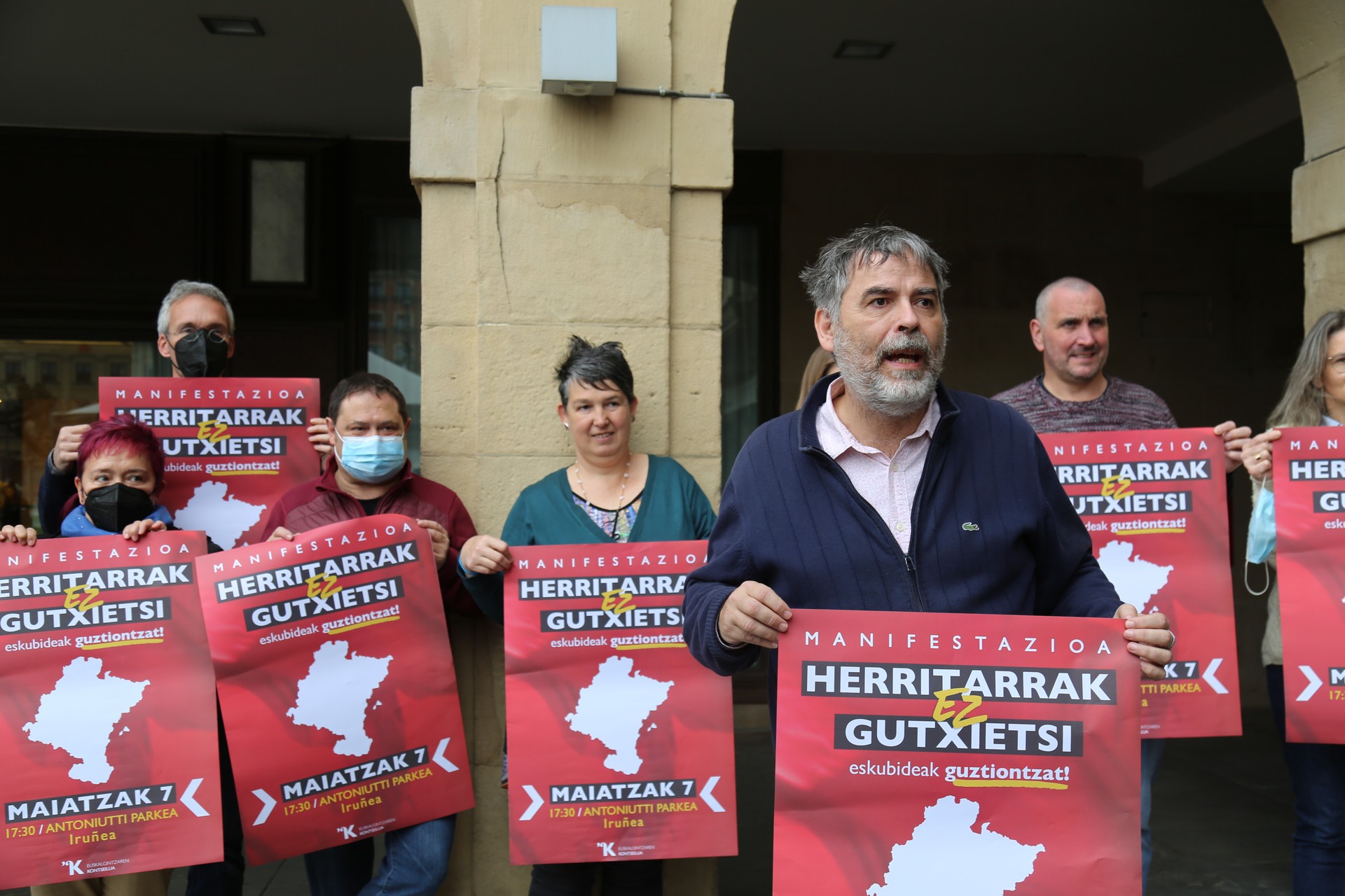 Herritarrak administrazioan berezko hizkuntzan hizketatzeko eskubidearen alde