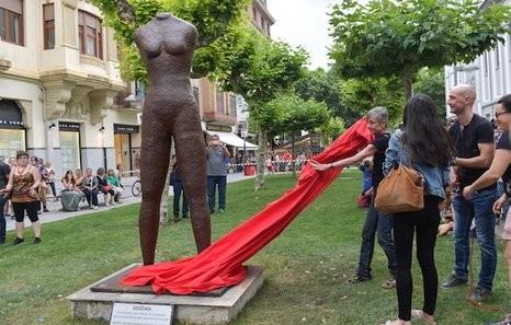 Salazarren “Gogoan” eskultura, Memoriaren Historikoaren Toki izendatuta