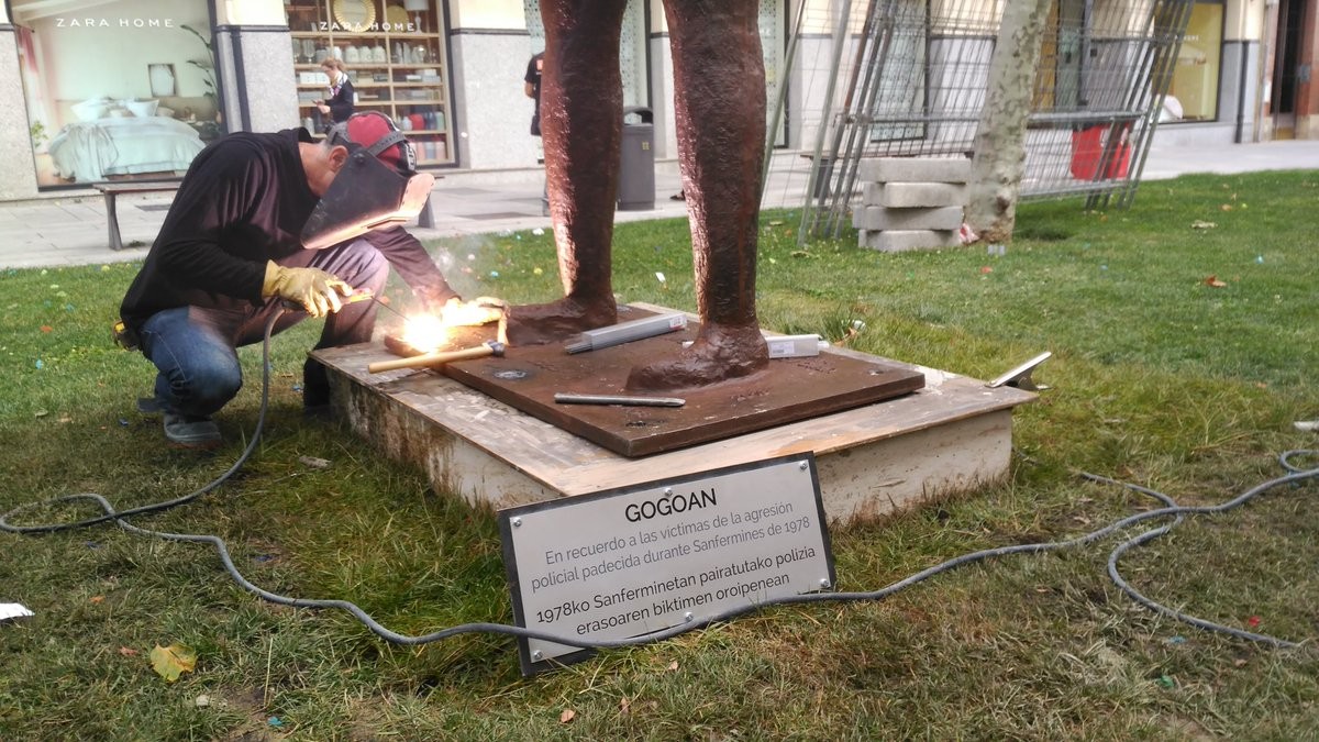 1978ko sanferminak gogoratzeko eskultura