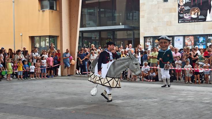 Buruhandi berriak jendaurrean aurkeztu dituzte