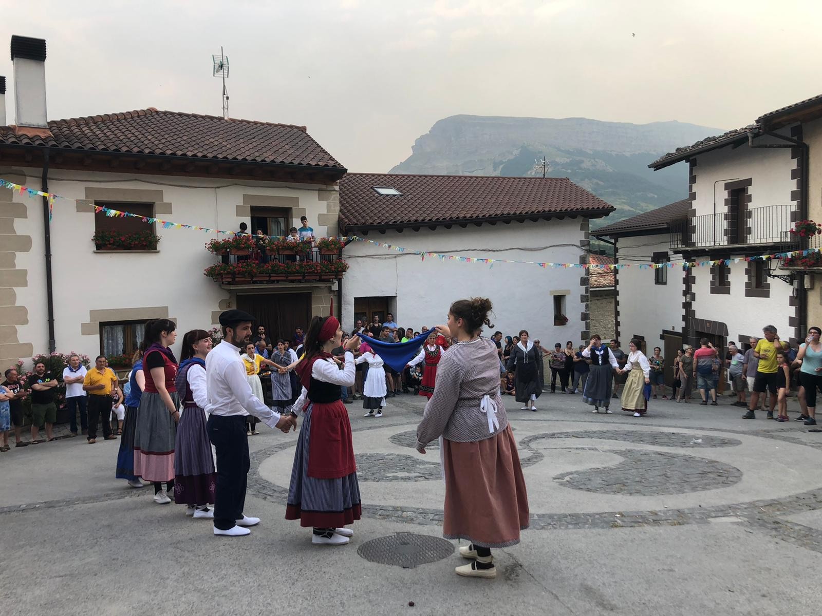 Lizarragako zortzikoa prestatzen