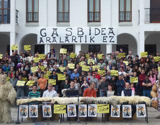 Gasbide egitasmoaren kontrako manifestazioa deitu dute