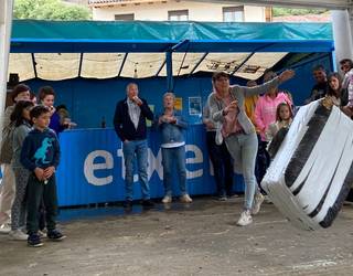 Egiarretarrak paka zeinek urrutiago bota lehiatu ziren