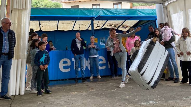 Egiarretarrak paka zeinek urrutiago bota lehiatu ziren