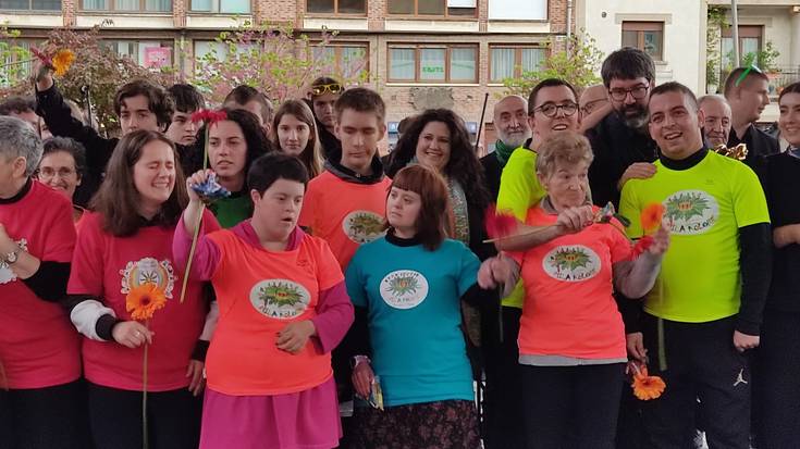 Mila Kolorek piztuko du festen hasierako etxajua