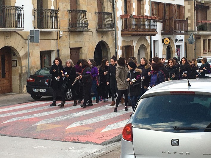 Greba feministarako motorrak berotzen