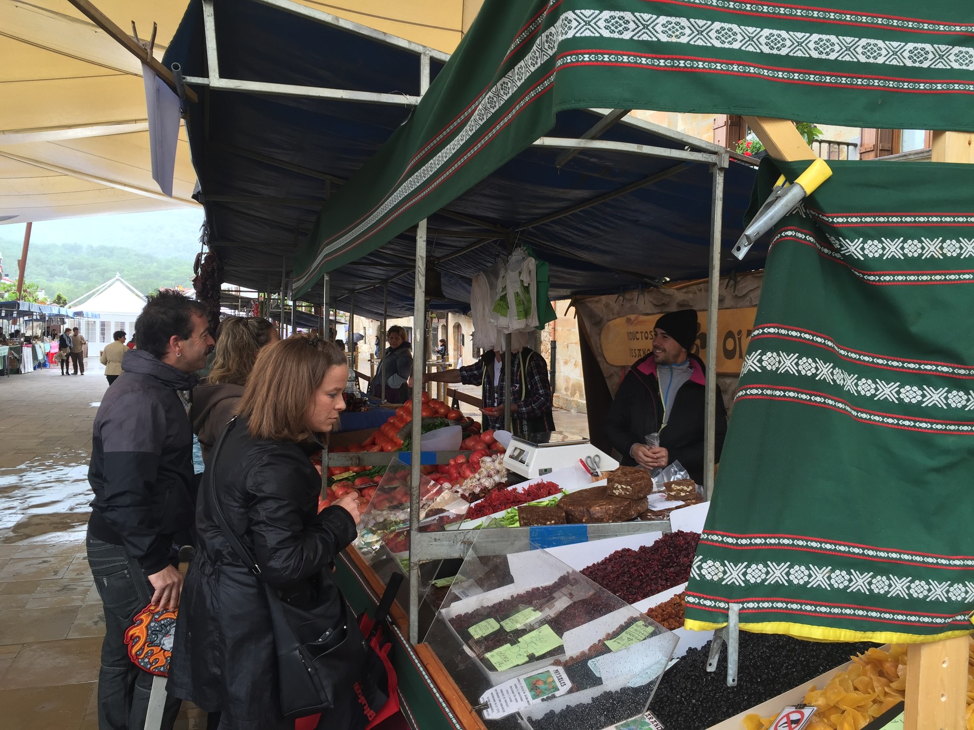 Bertako produktuen azoka igandean 