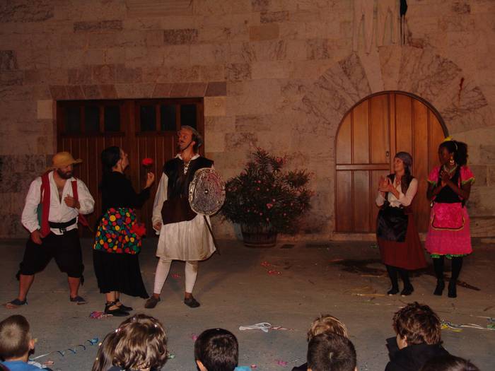 Antzerki taldea lanean