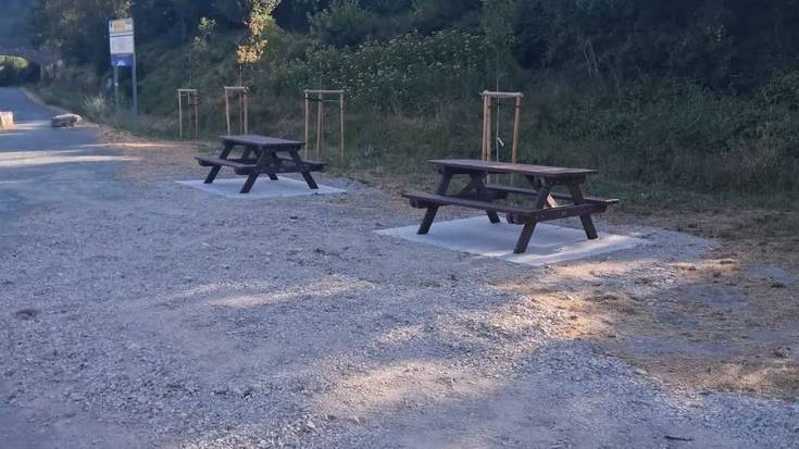 Bide berdean altzari berriak jarri ditu Irurtzungo Udalak