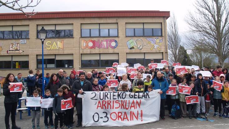 Bi urteko gelak: Etxarrin bai, Urdiainen ez