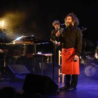 'El bar nuestro de cada día' umorezko bakarrizketa musikatua