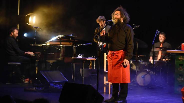 'El bar nuestro de cada día' umorezko bakarrizketa musikatua