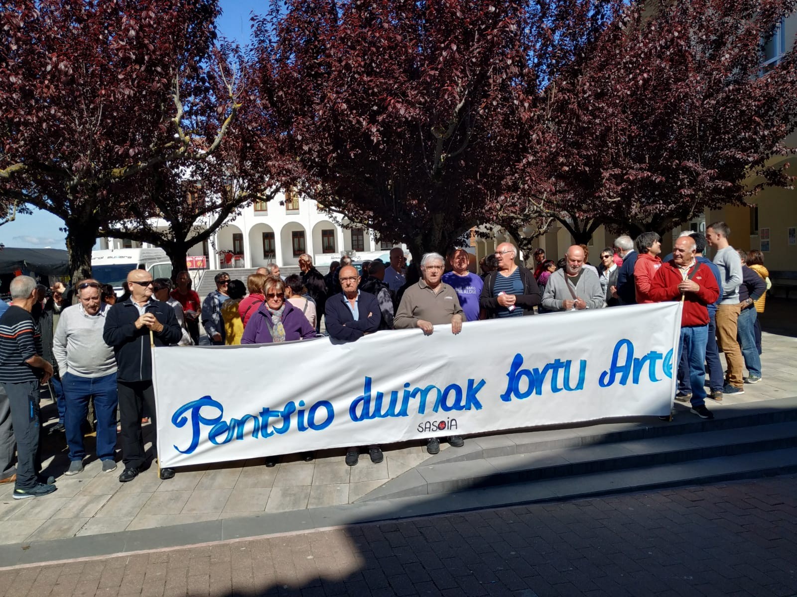 Pentsio duin eta publikoen alde