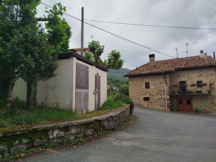 Argiteria publikoa berritzeko pausoa Iturmendin