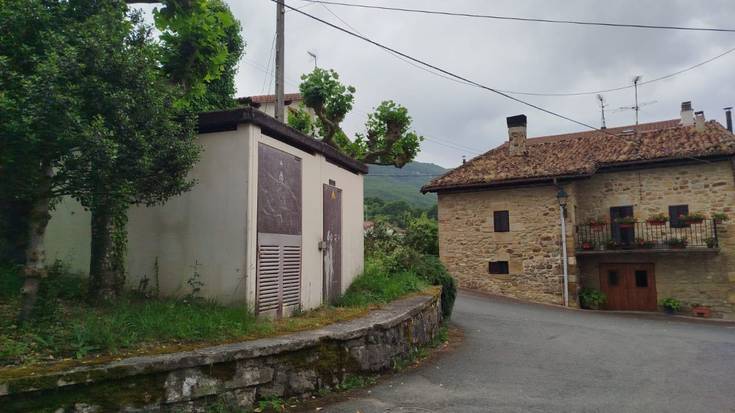 Argiteria publikoa berritzeko pausoa Iturmendin