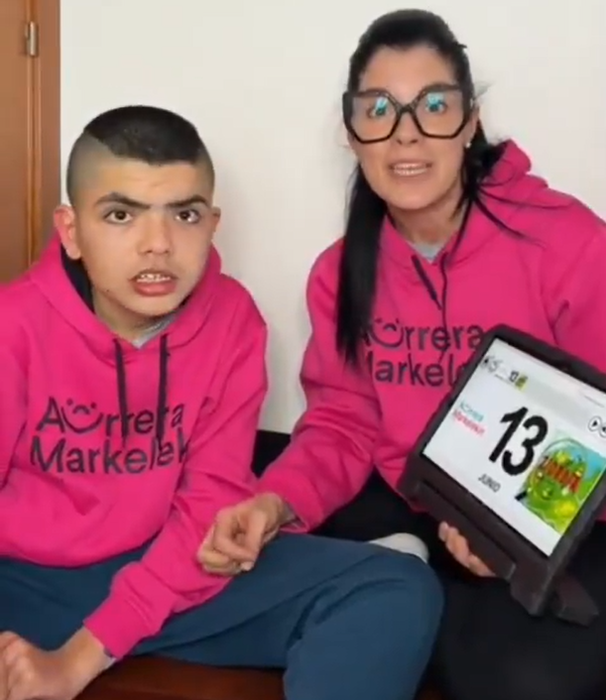 Elkartasun zozketako txartelak salgai daude