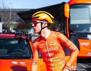 Arrieta eta Mintegi txukun Alex Aranburuk irabazitako Bretagne Classic-ean