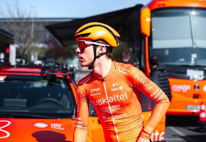 Iker Mintegik Andaluziako Itzulia utzi behar izan du