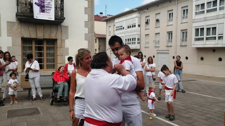 Festetako zapia jasotzeko aurretik eskatu beharra dago