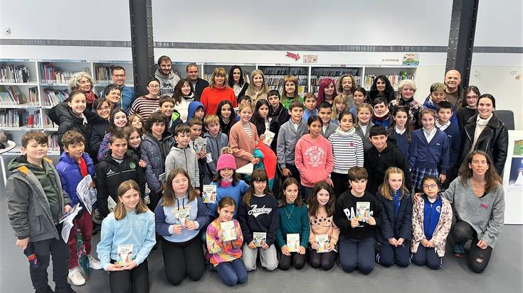 Eskuz esku idatzitako ipuinak argia ikusi dute