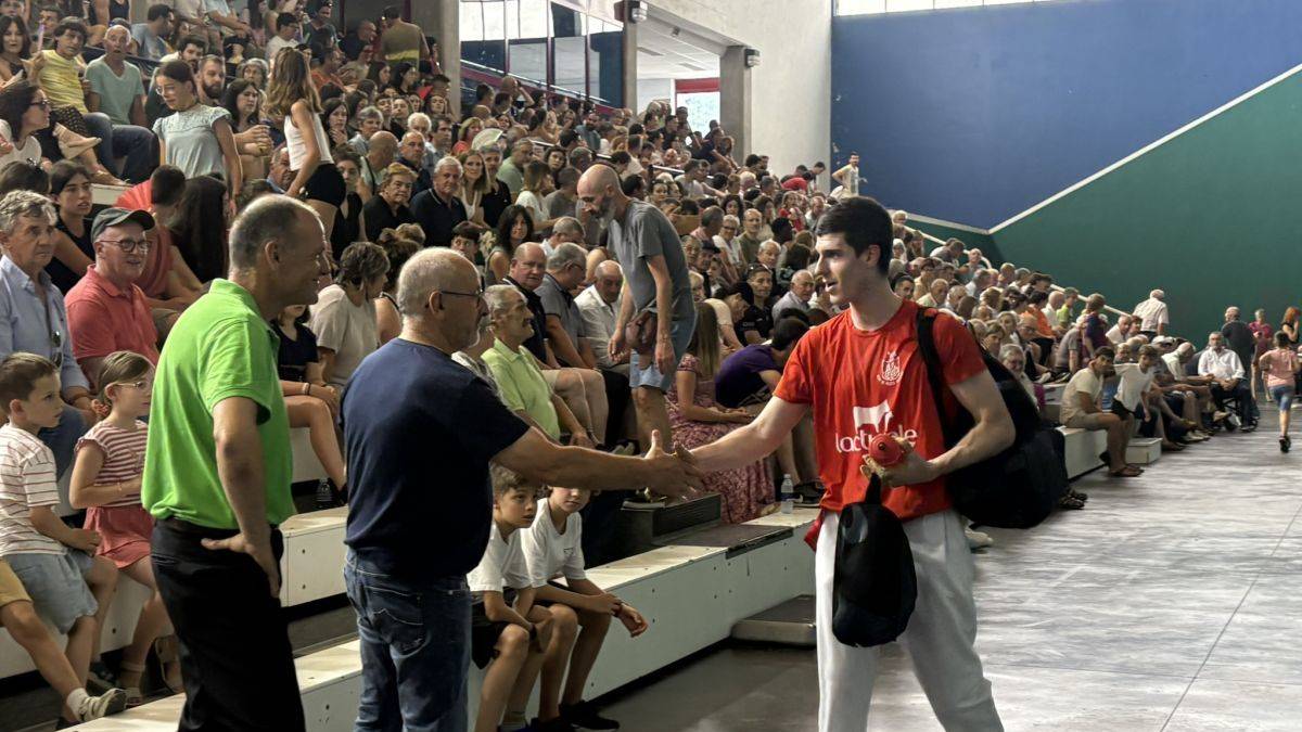 Josu Igoa pilotari etxarriarrak Garfe enpresarekin debutatuko du Olaztin