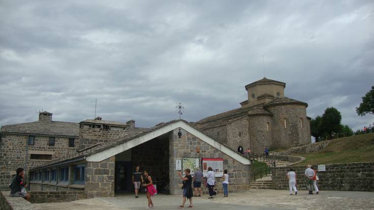 Urte berriko lehen egunean Aralarko santutegian, meza