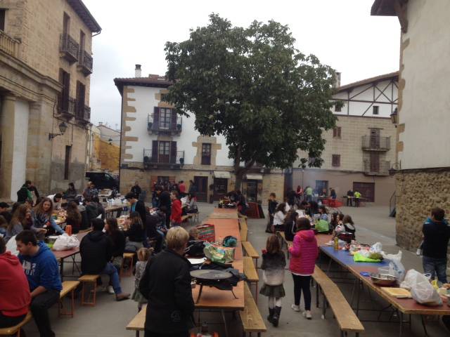 Altsasuko Gaztetxearen urteurrena. Kalderete prestaketa eta txapelketa