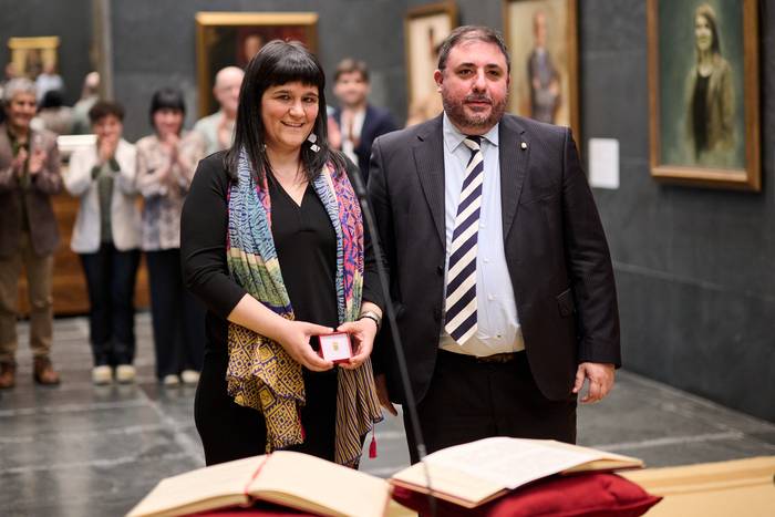 Gallo foru parlamentari karguaz jabetu da