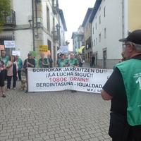 Pentsiodunen manifestazioa nagusien nazioarteko egunean